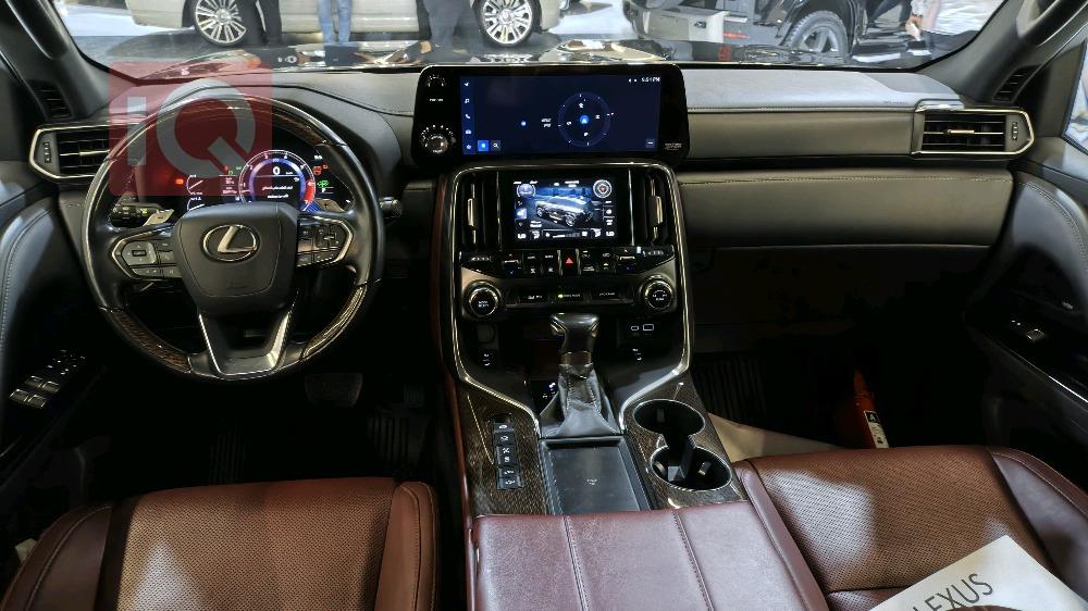 Lexus LX